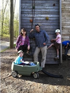 FamilyShot_Holeinthewall